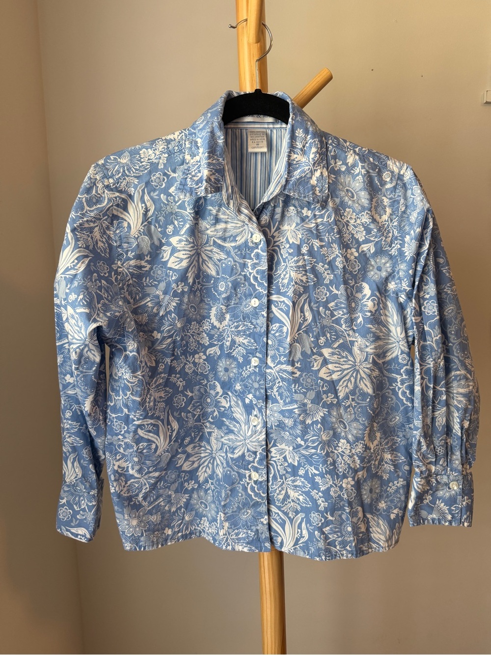 Maggie & Max 100% Cotton Blue Floral Long Sleeve Shirt Size Small Button up Top
